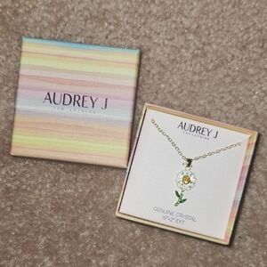audrey Gold and White Crystal Daisy Necklace